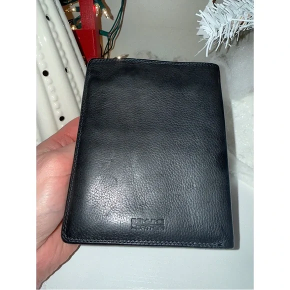 Fossil Black Leather Passport Holder - Picture 4 of 5